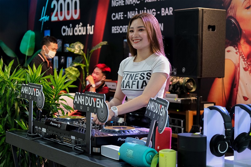 Màn trình diễn DJ đầy sôi động tại gian hàng AnhDuyen Audio