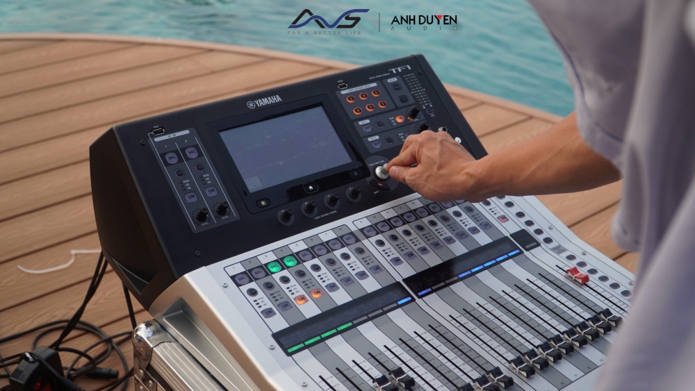mixer-san-khau-su-kien