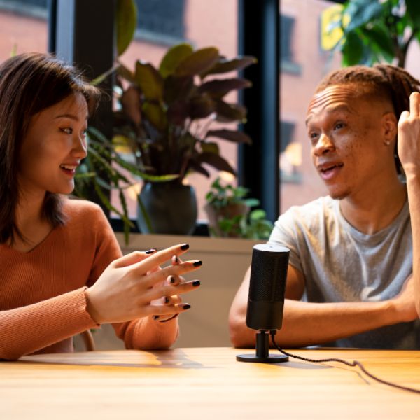 Micro JBL Quantum Talk khá dễ sử dụng