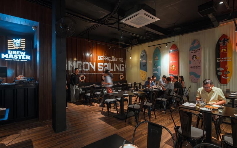 MOON Sailing Beer & Bistro