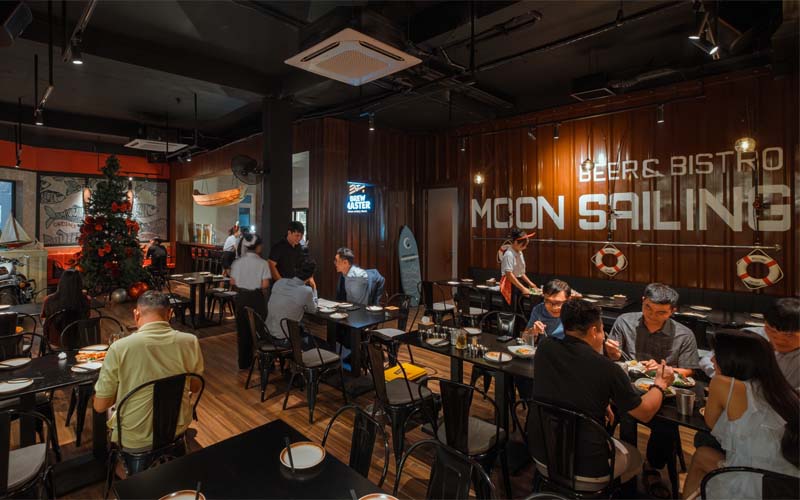 MOON Sailing Beer & Bistro