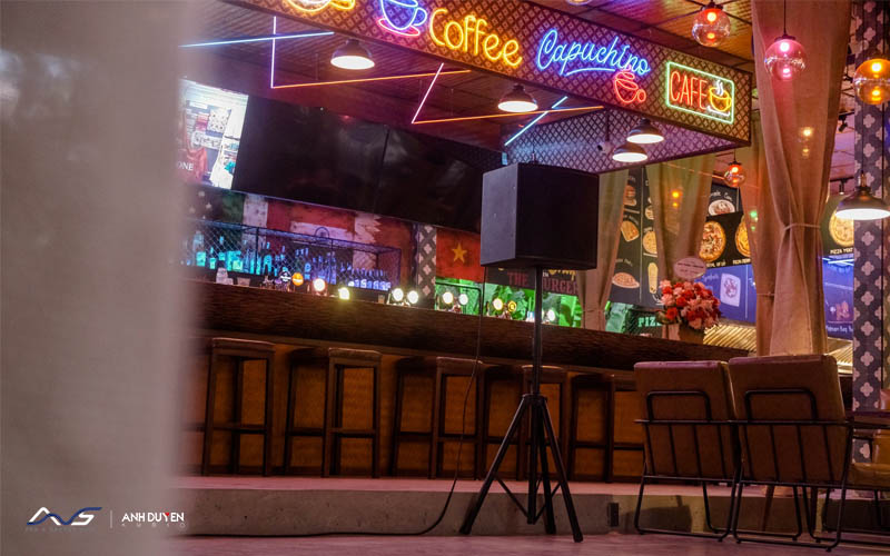 Bose AMM112 tại pizza lò & ohay bar