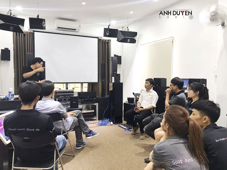 Đại diện Bose Pro Việt Nam training tại AnhDuyen Audio